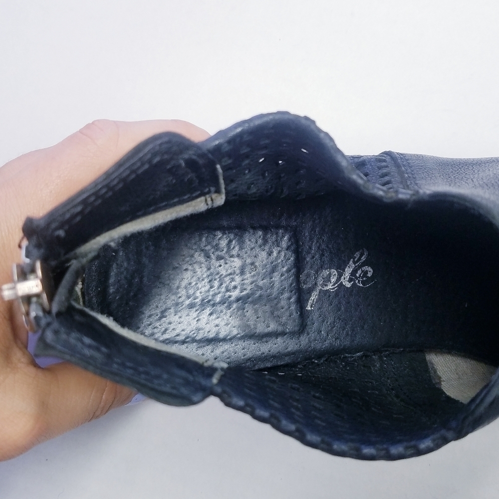 Free People | Black Low Top Flat Boots,‎ 9.5 - Picture 3 of 9